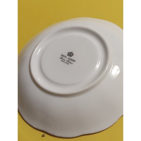 Royal Albert Tea Cup & Saucer Set Golden Leaves 1960's - Picture 10 of 12